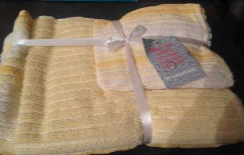SET OF 3 TOWEL SET **** GREAT GIFT IDEA *****