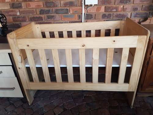 Wood baby cot