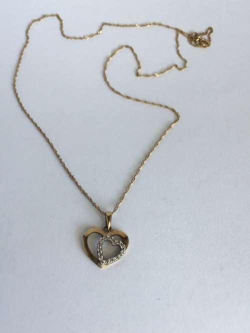 9kt Yellow Gold Necklace & Hart Shape Pendant