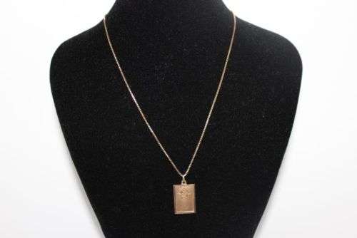 Beautiful 9ct Yellow Gold Ladies Necklace & Pendant