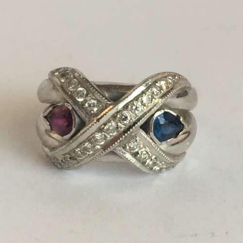 Unique 18ct White Gold & Diamond Ladies Ring