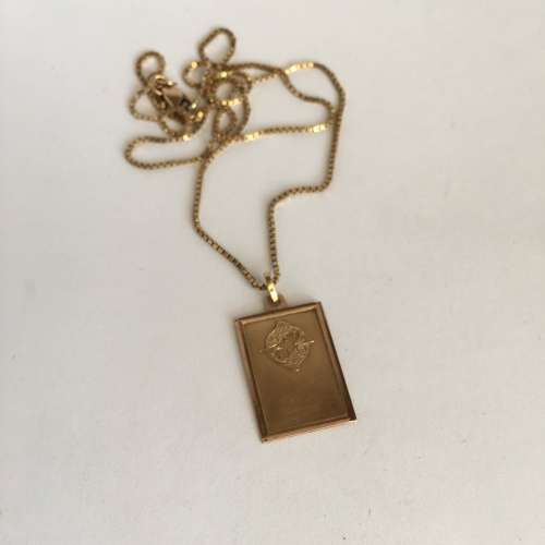 Beautiful 9ct Yellow Gold Ladies Necklace & Pendant