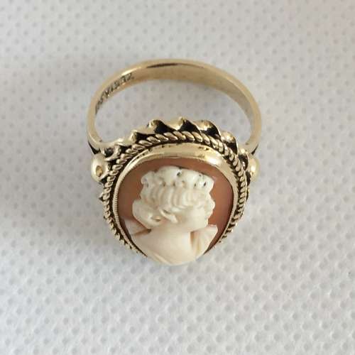 Vintage 9ct Yellow Gold + Cameo Ladies ring