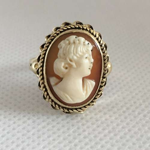 Vintage 9ct Yellow Gold + Cameo Ladies ring