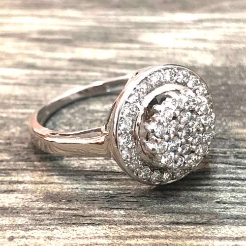Beautiful 9ct White Gold Diamond Ring