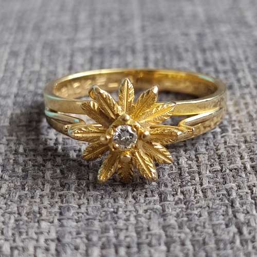18ct Yellow Gold Diamond Floral Ring