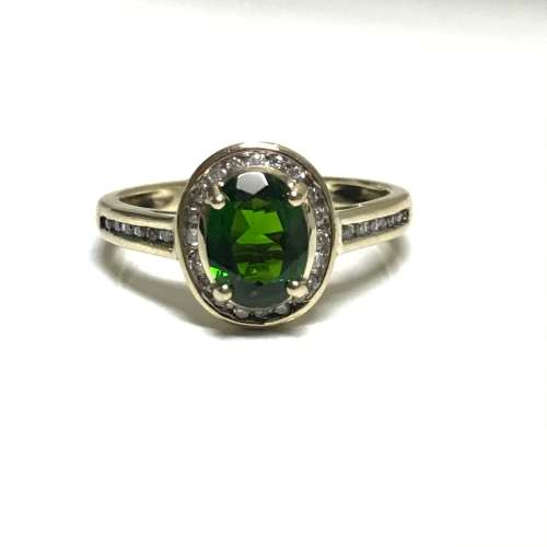 Gorgeous 9Kt Yellow Gold Garnet & Diamond Ring