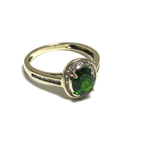 Gorgeous 9Kt Yellow Gold Garnet & Diamond Ring