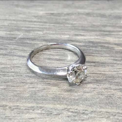 Stunning Platinum and Natural Diamond Ring