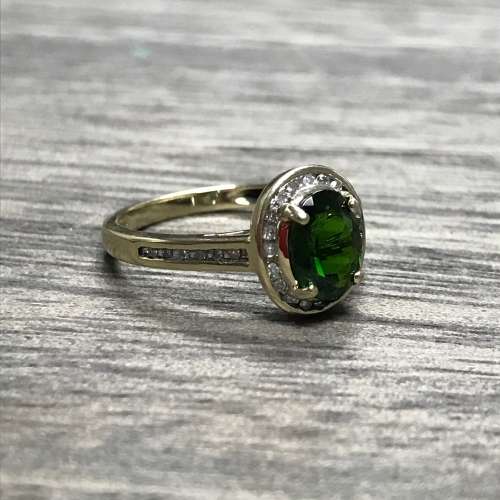 Gorgeous 9Kt Yellow Gold Garnet & Diamond Ring