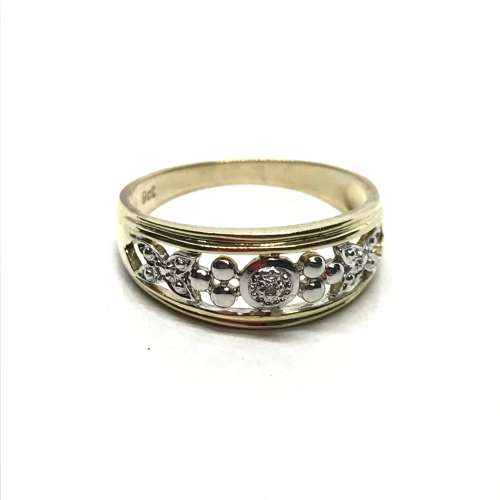 Beautiful 9ct Yellow Gold Ring