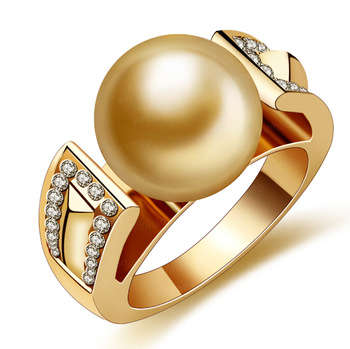 GOLD RING WITH ONE PEARL AND RHINESTONES SIZE 6