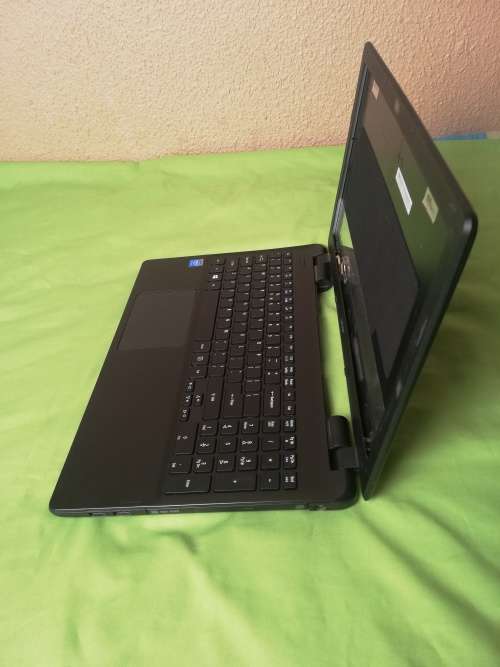 LOT ~ MIXED LAPTOP COVERS AND BATTERIES