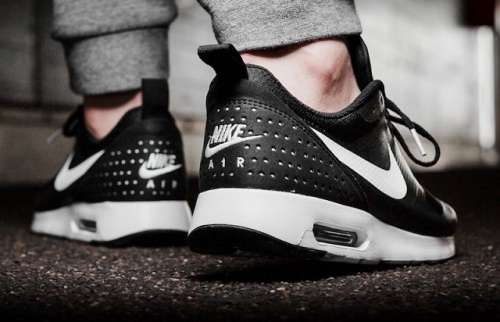 Original Mens Nike Air Max Tavas - 705149-009 - UK 8 (SA 8)