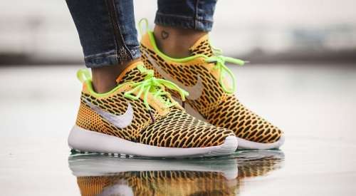 Original Ladies Nike Roshe One Flyknit - 704927-702 - UK 6 (SA 6)