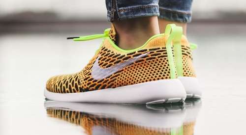 Original Ladies Nike Roshe One Flyknit - 704927-702 - UK 6 (SA 6)