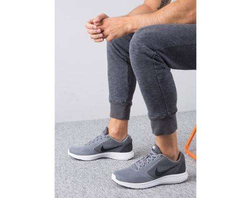 Original Mens Nike Revolution 3 - 819300-002 - UK 10 (SA 10)