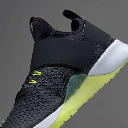 Original Ladies Nike Air Zoom Strong - 843975-001 - UK 6 (SA 6)