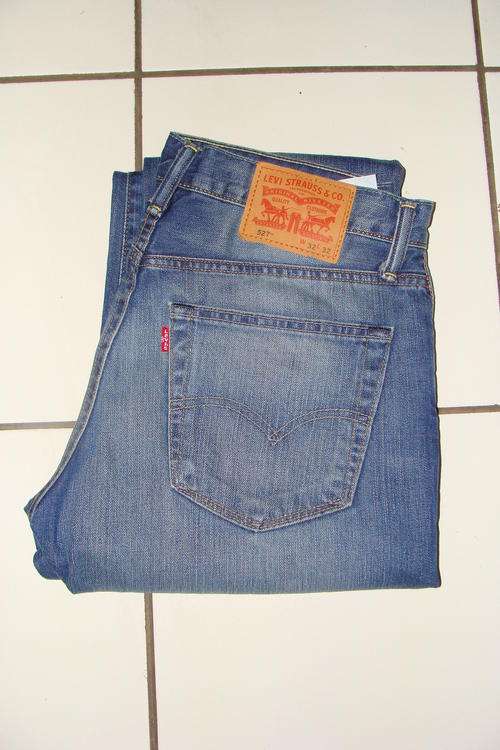 Authentic Levi Strauss 527 W32 L32