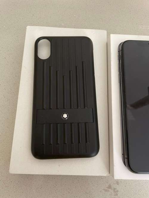 ## iPhone X64 GB - Space Grey## - condition 9/10 with 3 x apple leather cases + 2 x mont blanc cases