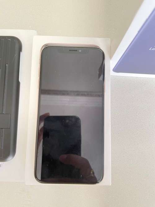 ## iPhone X64 GB - Space Grey## - condition 9/10 with 3 x apple leather cases + 2 x mont blanc cases