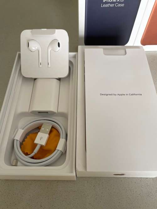 ## iPhone X64 GB - Space Grey## - condition 9/10 with 3 x apple leather cases + 2 x mont blanc cases