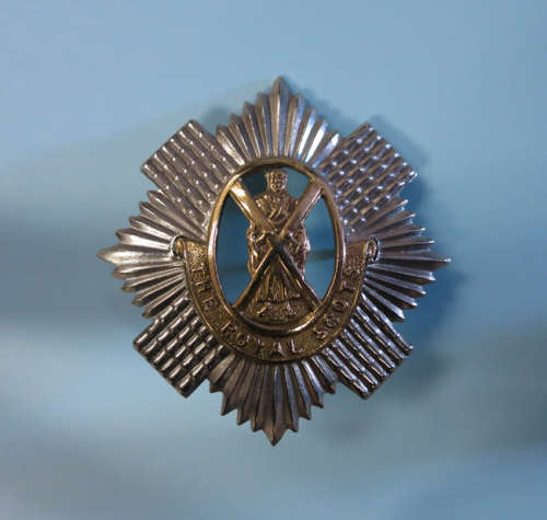 Royal Scots (Lothian Regiment) Bi-metal Cap Badge *Kip 589*