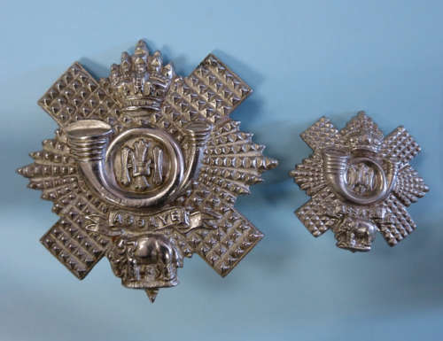 Highland Light Infantry Cap & Collar Badge QVC  *Kip 682*