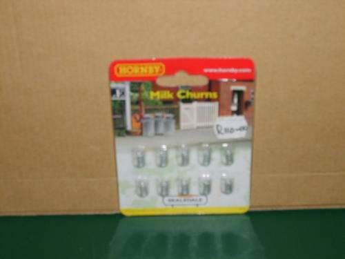 Milk Churns (x10 carded) - Hornby HO Scale