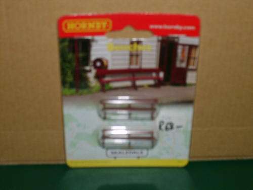 Benches (x2 carded) - Hornby HO Scale