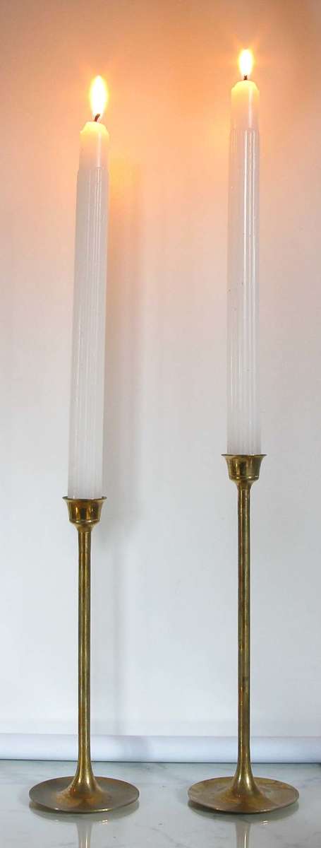 A PAIR OF VINTAGE BRASS CANDLESTICKS