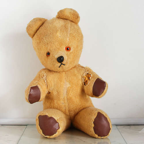 VINTAGE TEDDY BEAR