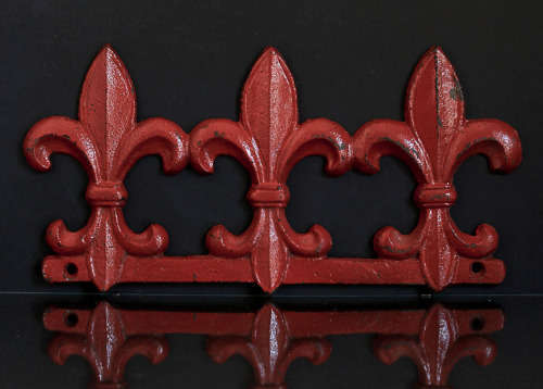 SWEET RED CAST IRON  FLEUR-DE-LIS