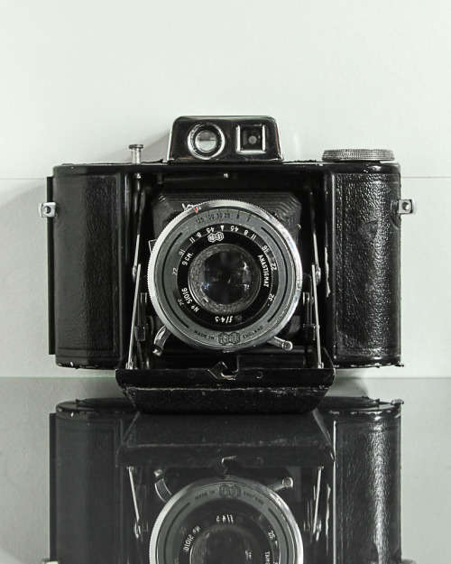 VINTAGE AGIFOLD 6X6 FOLDING RANGEFINDER CAMERA, MADE IN CROYDEN, UK FROM 1948