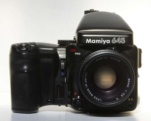 MAMIYA 645 PRO WITH LENS 80mm 2.8 N, BACKS AND ACCESSORIES, 1 LOT