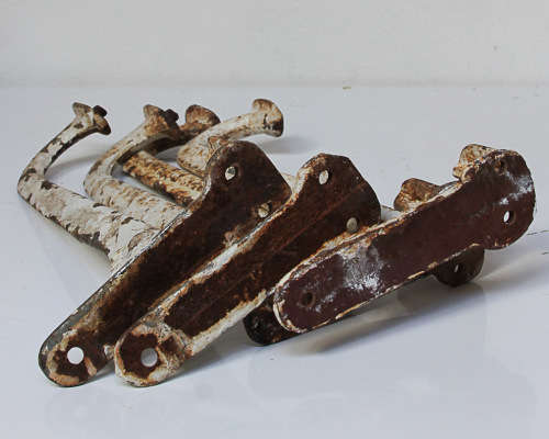 VINTAGE  CAST IRON BASIN/SHELF BRACKETS x4, 1 LOT / ARCHITECTURAL SALVAGE.