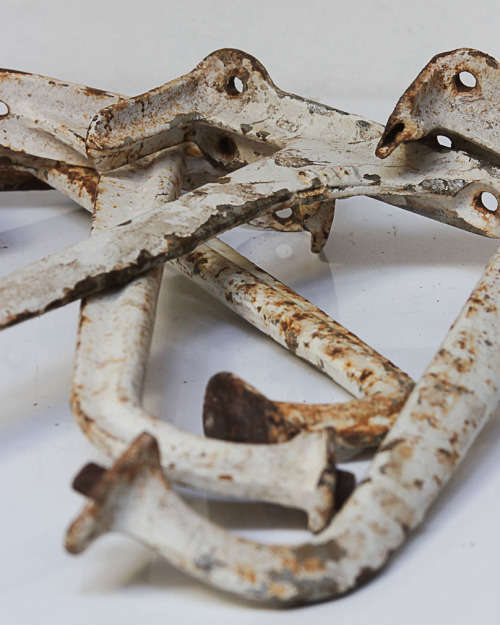 VINTAGE  CAST IRON BASIN/SHELF BRACKETS x4, 1 LOT / ARCHITECTURAL SALVAGE.