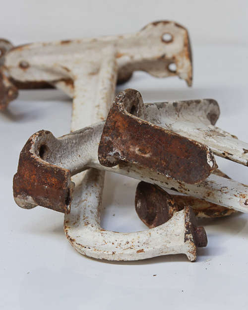 VINTAGE  CAST IRON BASIN/SHELF BRACKETS x4, 1 LOT / ARCHITECTURAL SALVAGE.