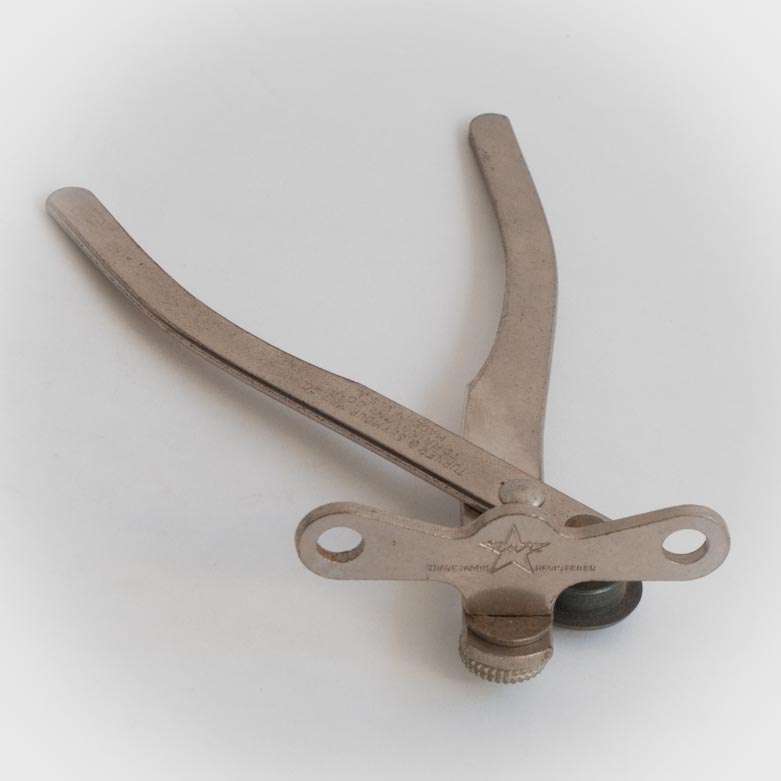 VINTAGE STAR CAN OPENER, USEFUL ! ... x 1