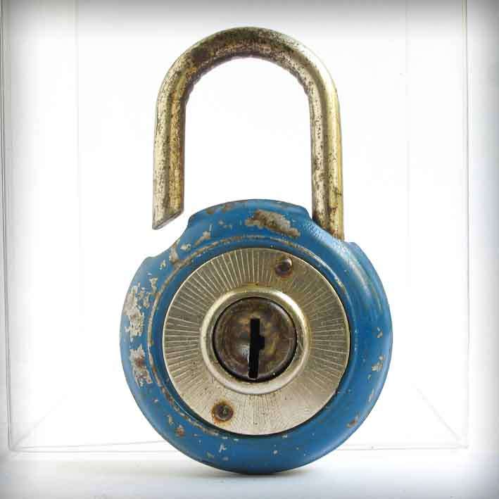 A BEAUTIFUL AND NAMELESS LOCK x 1
