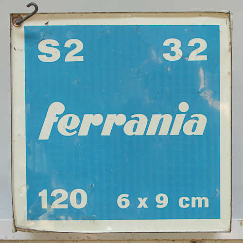 RARE FERRANIA ITALY ROLL-FILM 120 S2 PHOTOGRAPHIC DISPLAY IN GOOD CONDITION.