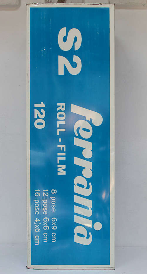 RARE FERRANIA ITALY ROLL-FILM 120 S2 PHOTOGRAPHIC DISPLAY IN GOOD CONDITION.