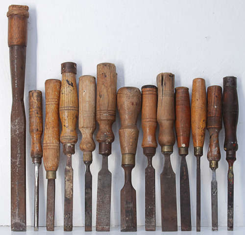 13 MIXED VINTAGE WOOD CHISELS, 1 LOT