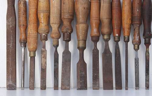 13 MIXED VINTAGE WOOD CHISELS, 1 LOT