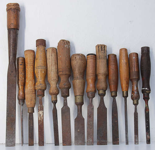 13 MIXED VINTAGE WOOD CHISELS, 1 LOT