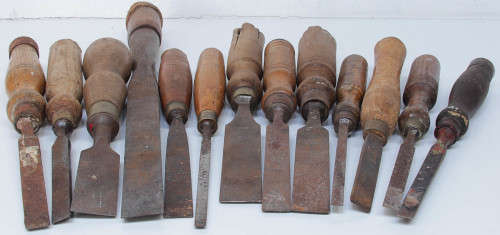 13 MIXED VINTAGE WOOD CHISELS, 1 LOT