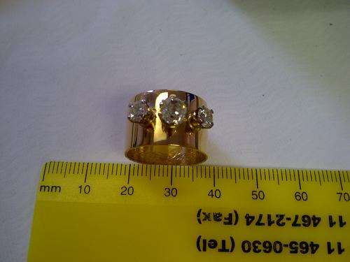 18ct Gold ring with 3 diamond