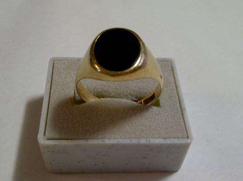 9ct Gold Onix ring