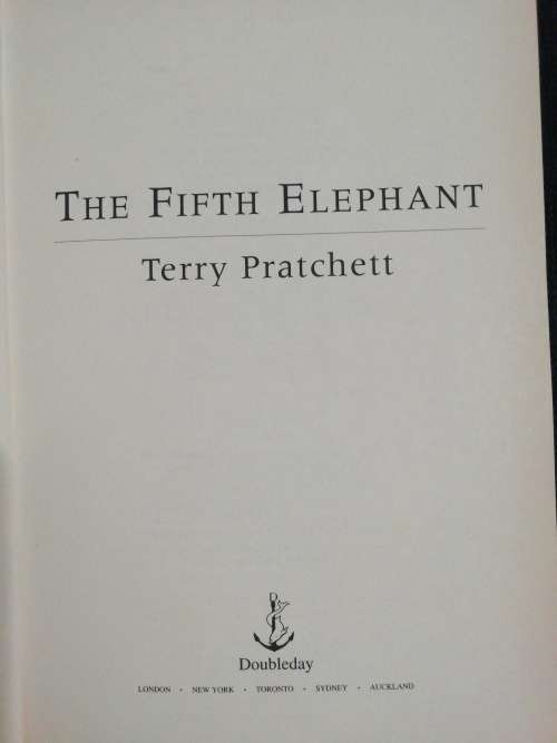 THE FIFTH ELEPHANT / TERRY PRATCHETT