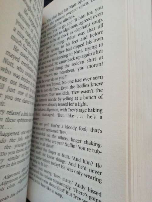 Unseen Academicals / Terry Pratchett